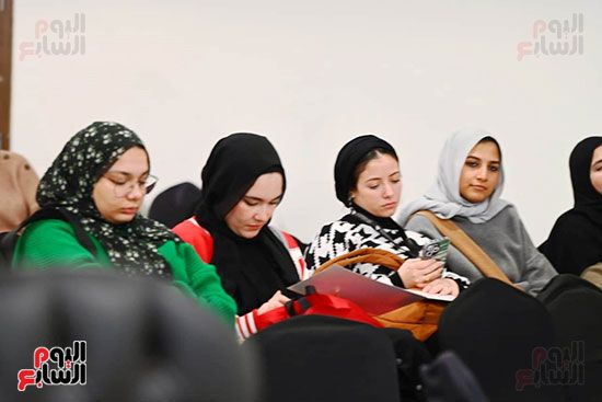 السفير عمرو رمضان يتحدث عن مسيرته الدبلوماسية في ندوة بمعرض الكتاب