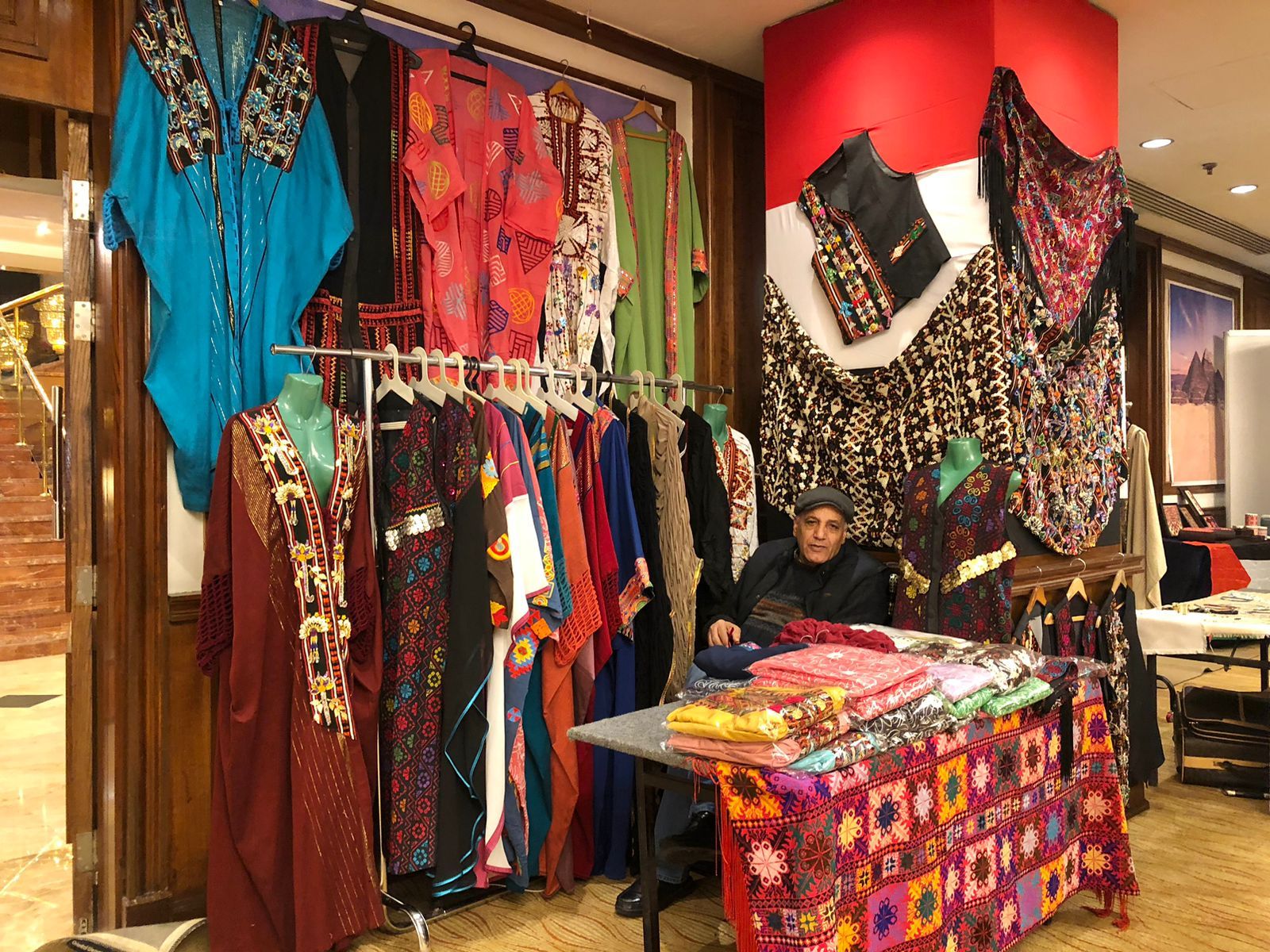 منتجات يدوية محلية وعربية وأجنبية فى معرض الجيزة للحرف التراثية.. صور