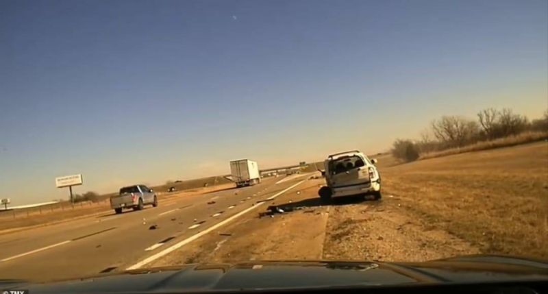 تراند اليوم : شاهد: سيارة تصدم مركبة متوقفة بقوة وتقذف ضابطا في الهواء في حادث مروع بأمريكا