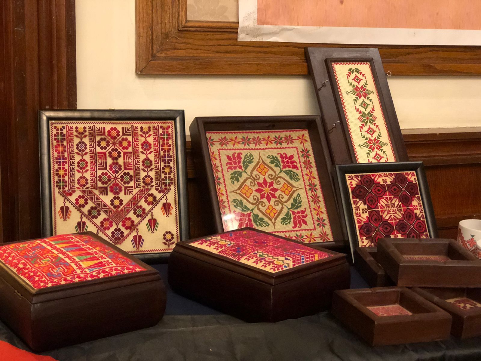 منتجات يدوية محلية وعربية وأجنبية فى معرض الجيزة للحرف التراثية.. صور