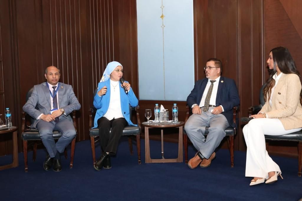 وزير التعليم يشهد جلسات نقاشية حول استعراض النجاحات بمؤتمر مدارس المتفوقين