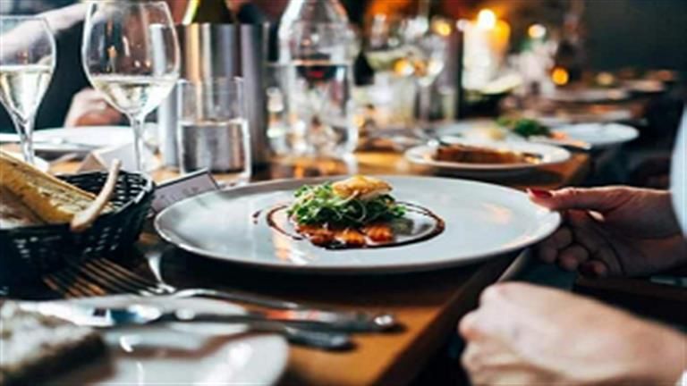 فعلها 127 مرة.. رجل يأكل في المطاعم بطريقة غريبة دون دفع الحساب- وهذا ما حدث له