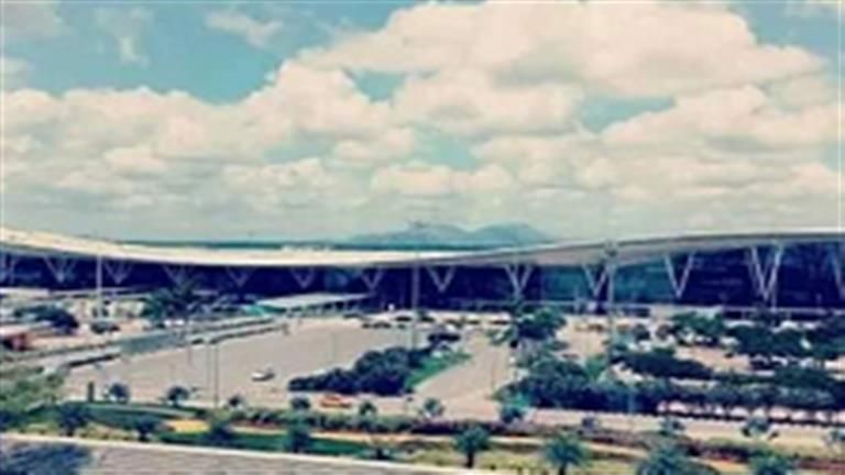 "كلمة صادمة" في مطار تتسبب باعتقال شخص.. لن تتوقع ما حدث له