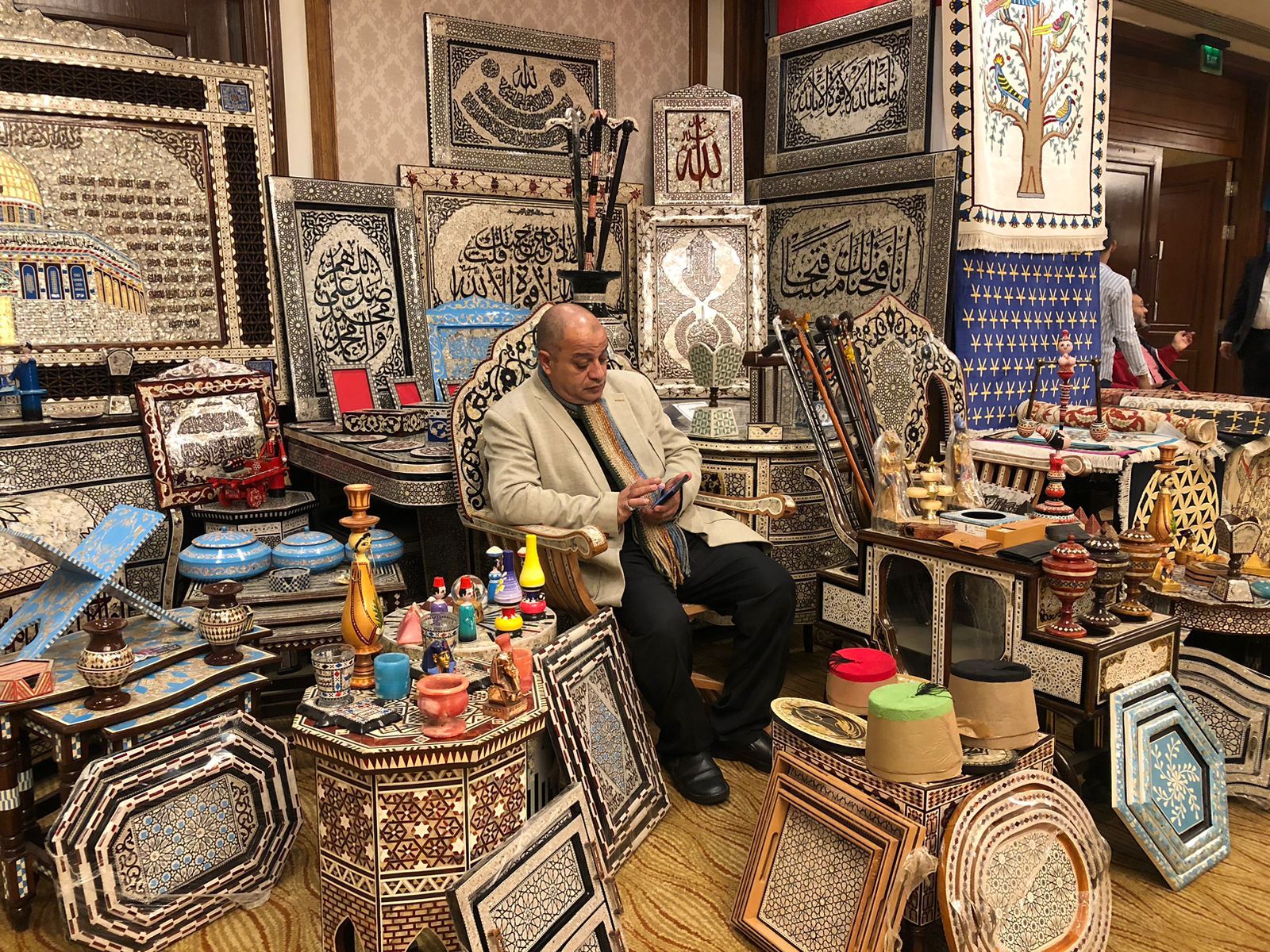 منتجات يدوية محلية وعربية وأجنبية فى معرض الجيزة للحرف التراثية.. صور