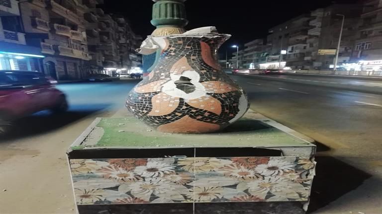 إدعى الجنون.. القبض على شخص خرب الأعمال الديكورية بشوارع البحيرة