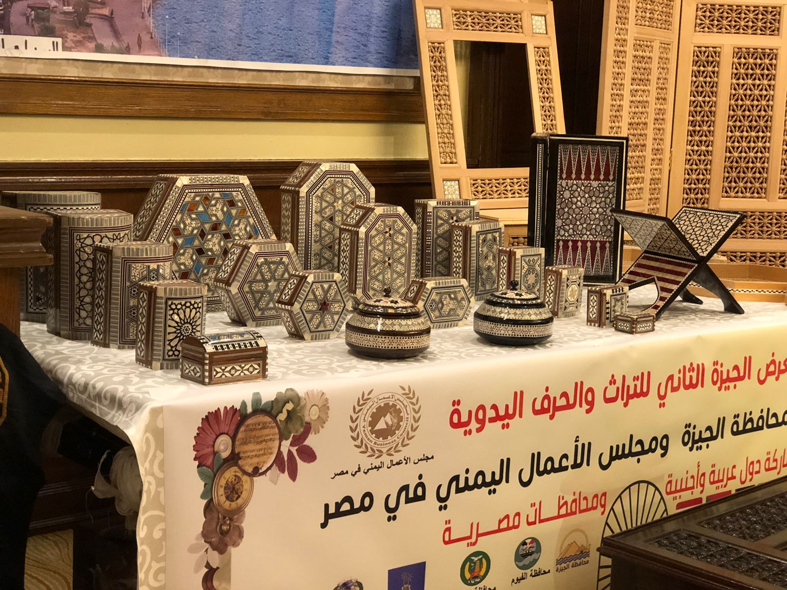 منتجات يدوية محلية وعربية وأجنبية فى معرض الجيزة للحرف التراثية.. صور