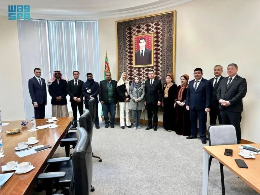 "الملك سلمان للإغاثة" يبحث تنفيذ برامج طبية تطوعية في "عشق آباد"