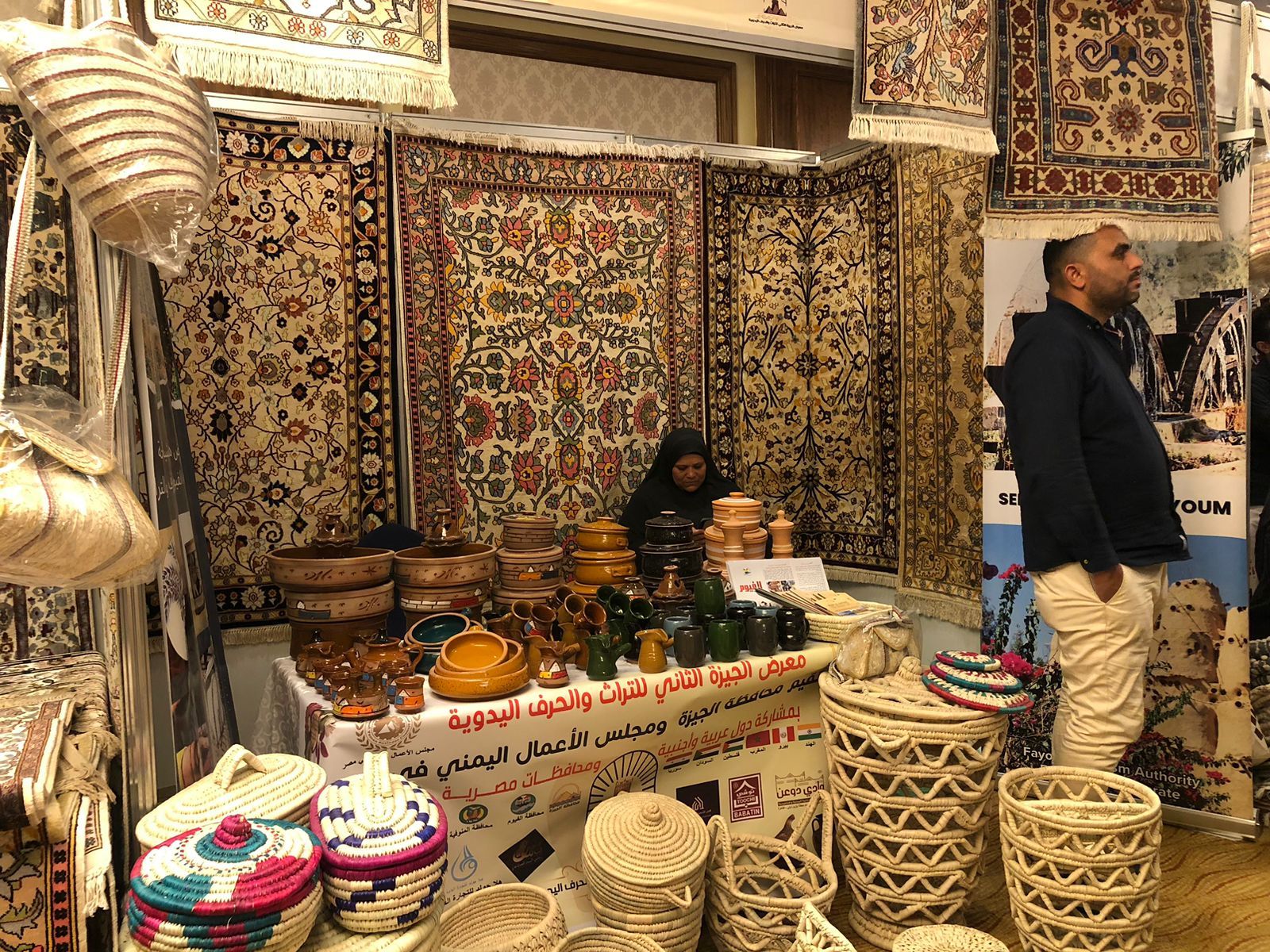 منتجات يدوية محلية وعربية وأجنبية فى معرض الجيزة للحرف التراثية.. صور