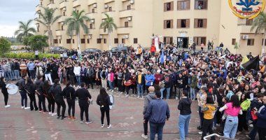 "وضع حدود فى التعامل مع الآخرين".. لقاء شباب ثانوى بأسقفية الشباب بالكنيسة