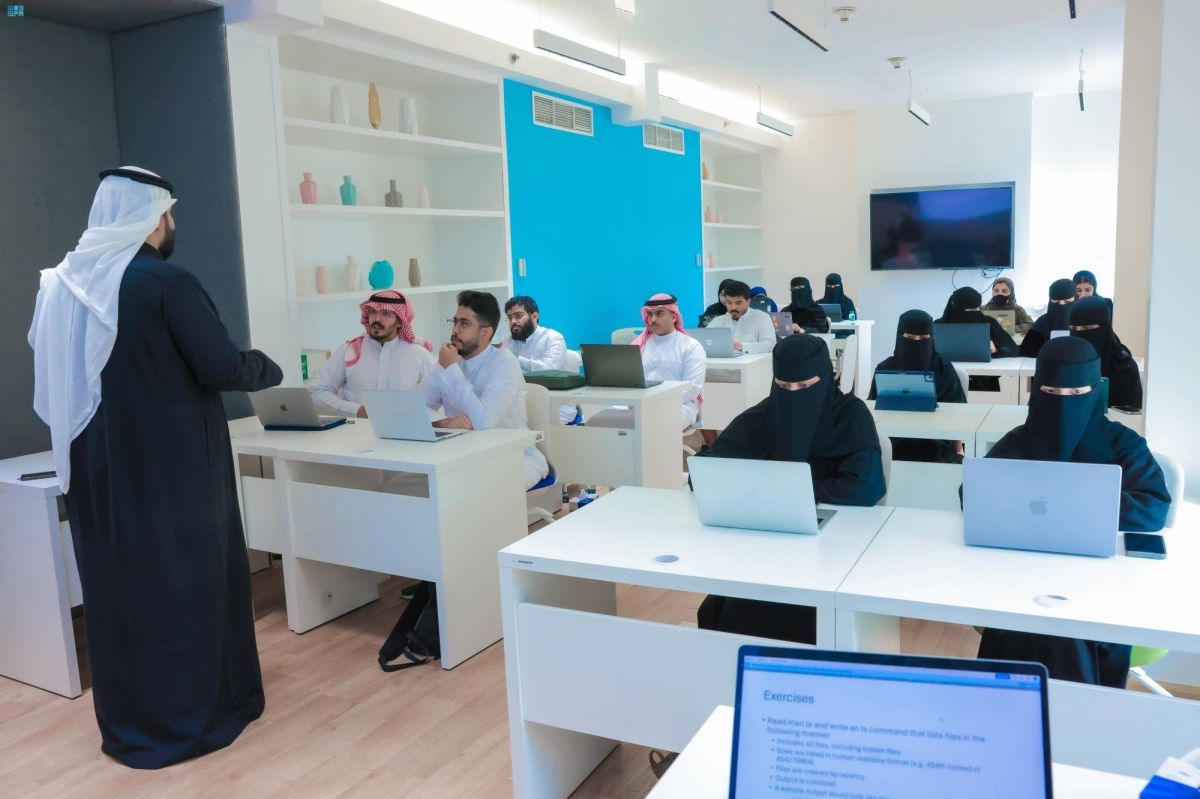 تنمية قدرات الكفاءات الوطنية في تقنيات الذكاء الاصطناعي التوليدي