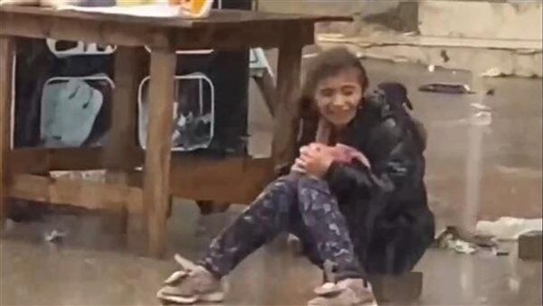 مآسي الأساطير تتحقق في فلسطين.. بائعة الخبز الفلسطينية تُدمي قلوب الملايين ألمًا على غزة