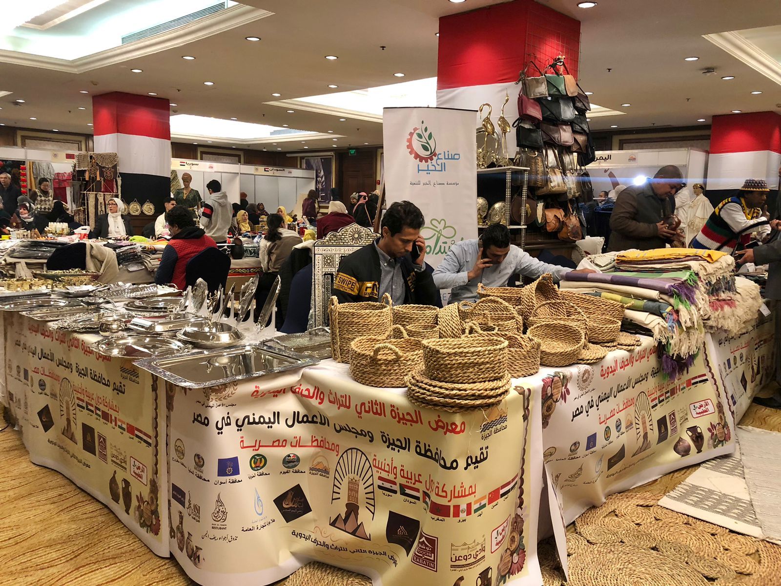 منتجات يدوية محلية وعربية وأجنبية فى معرض الجيزة للحرف التراثية.. صور