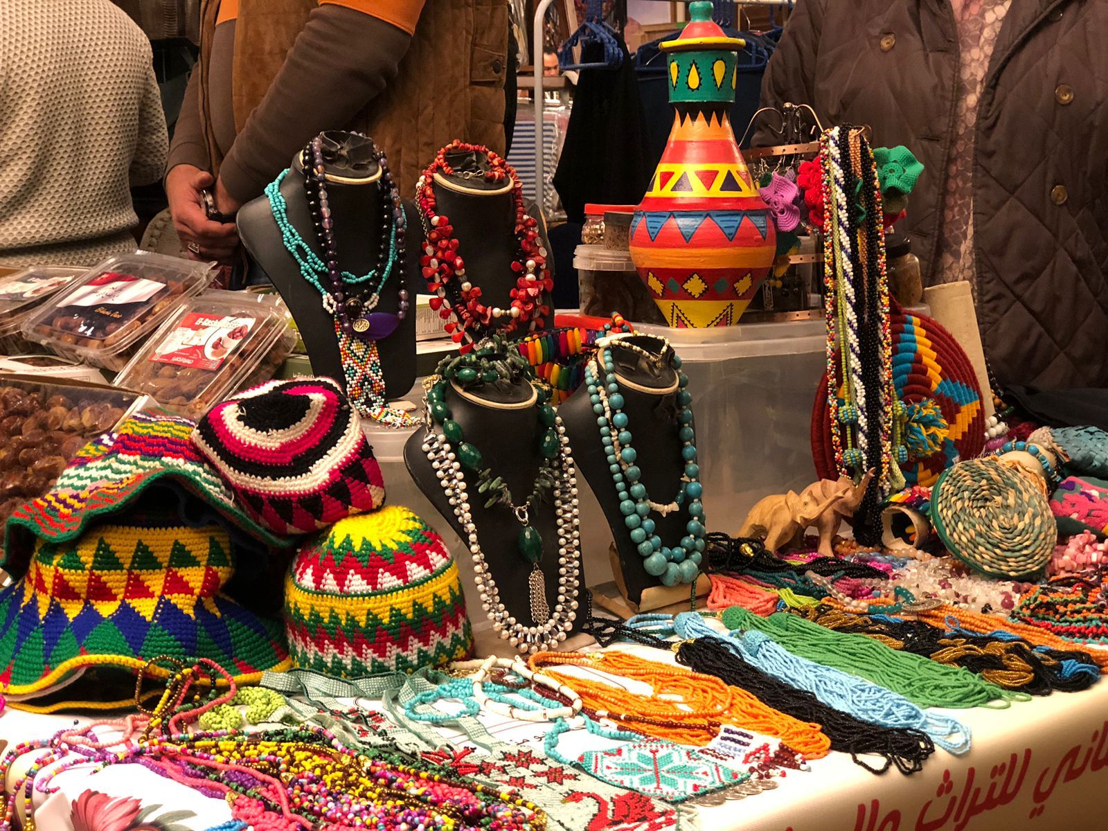منتجات يدوية محلية وعربية وأجنبية فى معرض الجيزة للحرف التراثية.. صور