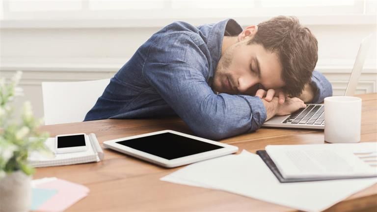 احذر القيلولة في منتصف يومك.. قد تقلل من التقلص الطبيعي للدماغ