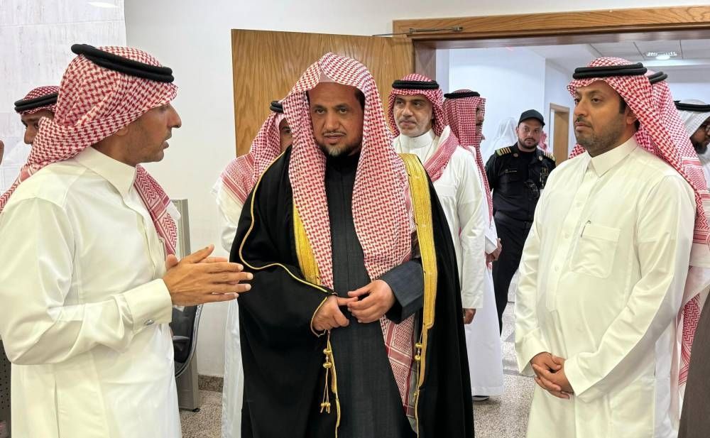 المعجب يتفقد نيابة الأحساء ويلتقي منسوبيها والمستفيدين
