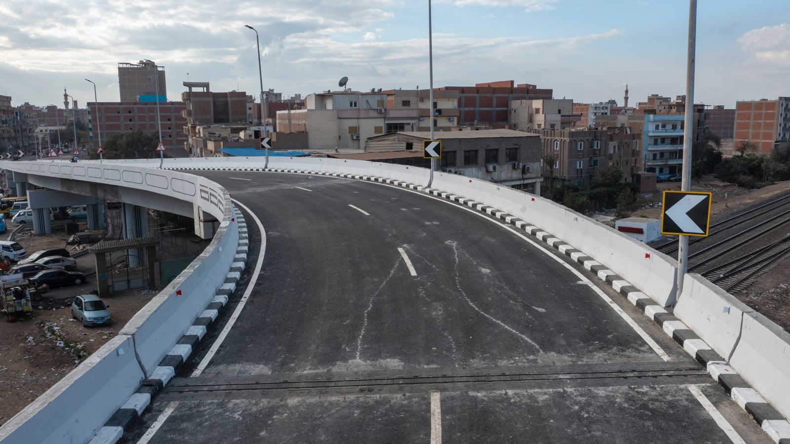 وزير النقل: اليوم بدء التشغيل التجريبى للكوبرى أعلى مزلقان قويسنا