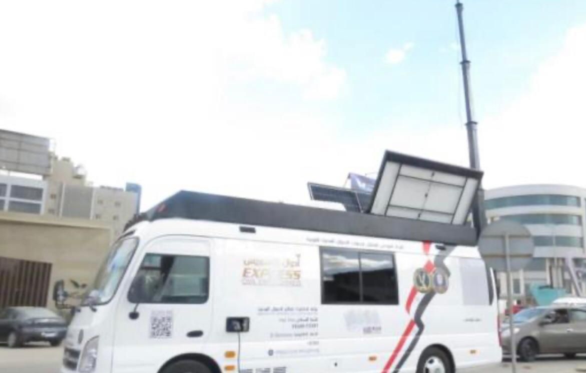 الدفع بسيارات أحوال اكسبرس بالمولات لاستخراج وثائق فورية للمواطنين.. صور