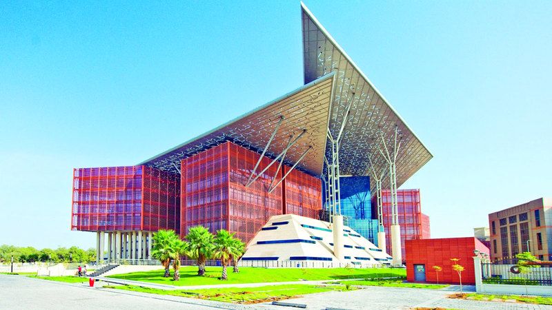 الامارات | شاب يستولي على 344 ألف درهم من فتاة