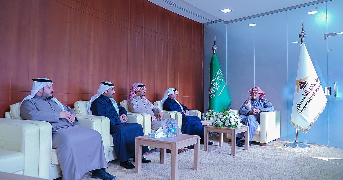 رئيس جامعة حفر الباطن يبحث مع وفد هيئة الصحفيين التعاون في المجالات الإعلامية