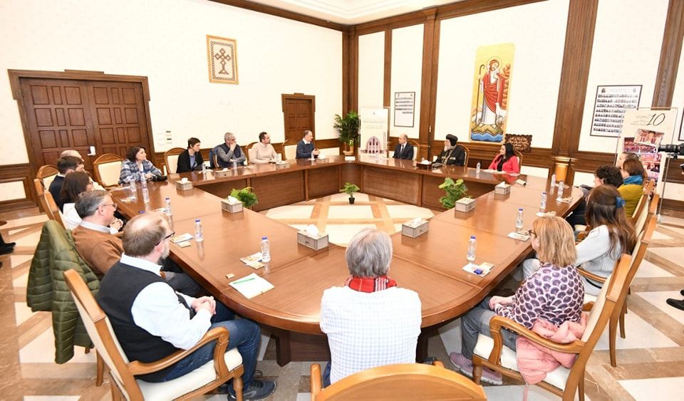 البابا تواضروس الثانى يستقبل السفير المجرى وأساتذة من جامعة "كارولى جاسبر"