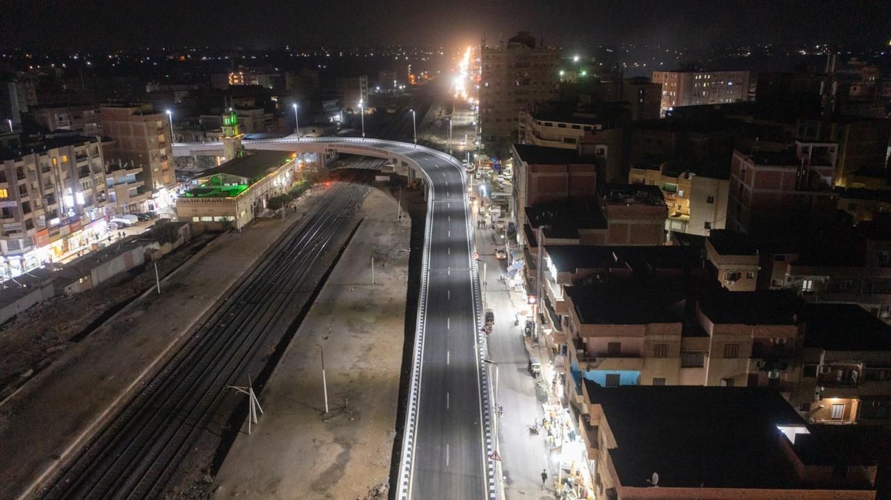 وزير النقل: اليوم بدء التشغيل التجريبى للكوبرى أعلى مزلقان قويسنا