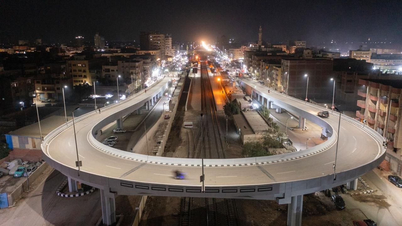 وزير النقل: اليوم بدء التشغيل التجريبى للكوبرى أعلى مزلقان قويسنا