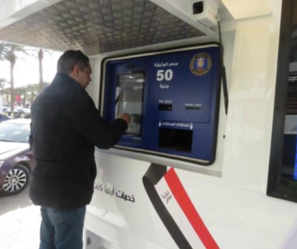 الدفع بسيارات أحوال اكسبرس بالمولات لاستخراج وثائق فورية للمواطنين.. صور