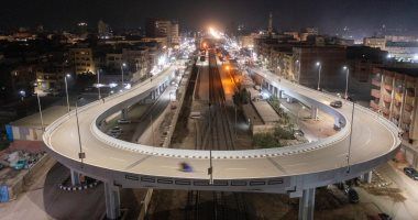 وزير النقل: اليوم بدء التشغيل التجريبى للكوبرى أعلى مزلقان قويسنا