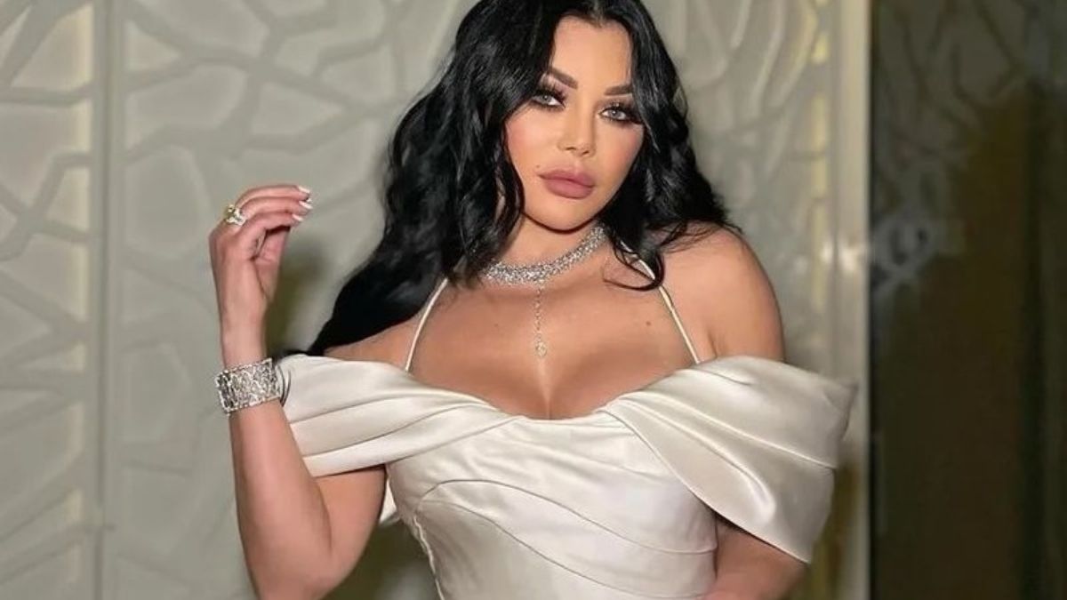 سعرها تجاوز المليون جنيه.. حقيبة هيفاء وهبي الخضراء من Hermes تُثير الجدل – (صور)