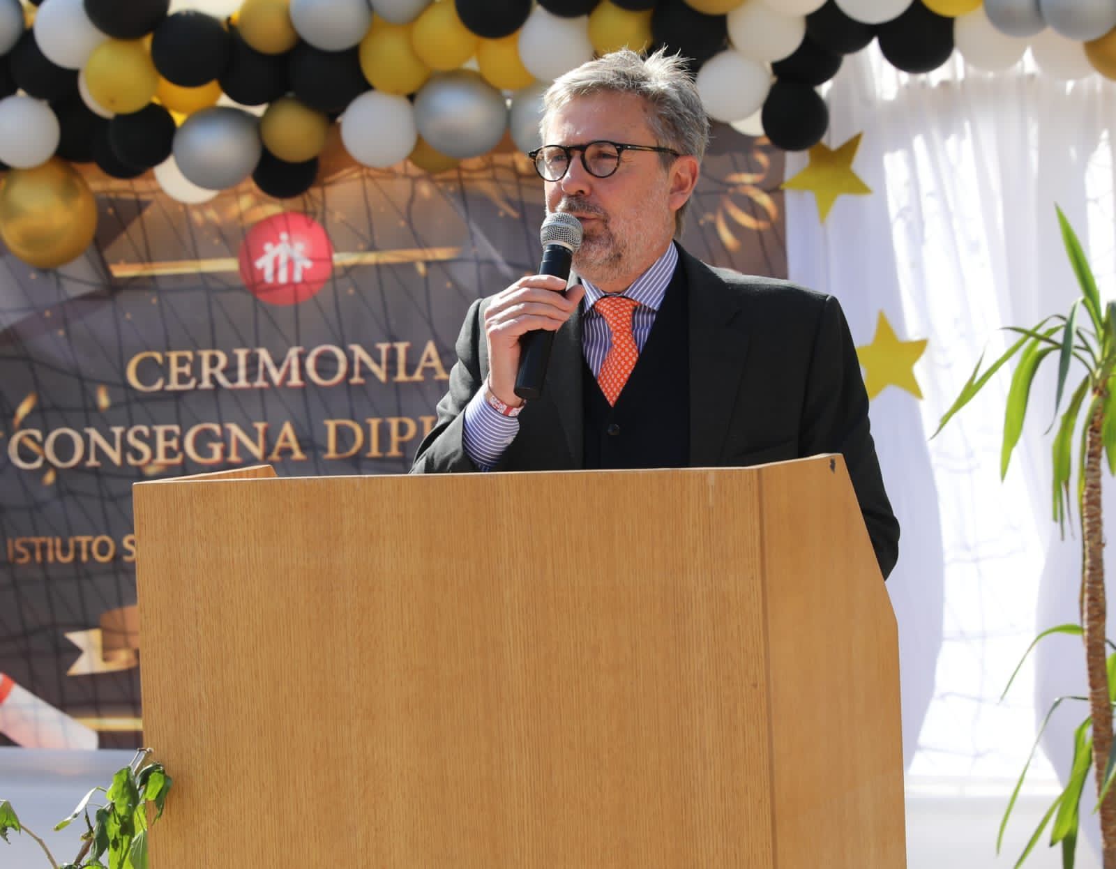 وزير التعليم وسفير إيطاليا يشهدان حفل تخرج طلاب معهد السالزيان.. صور