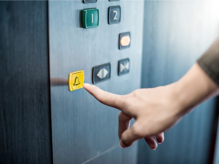 الامارات | لص سيء الحظ يستعين بالشرطة