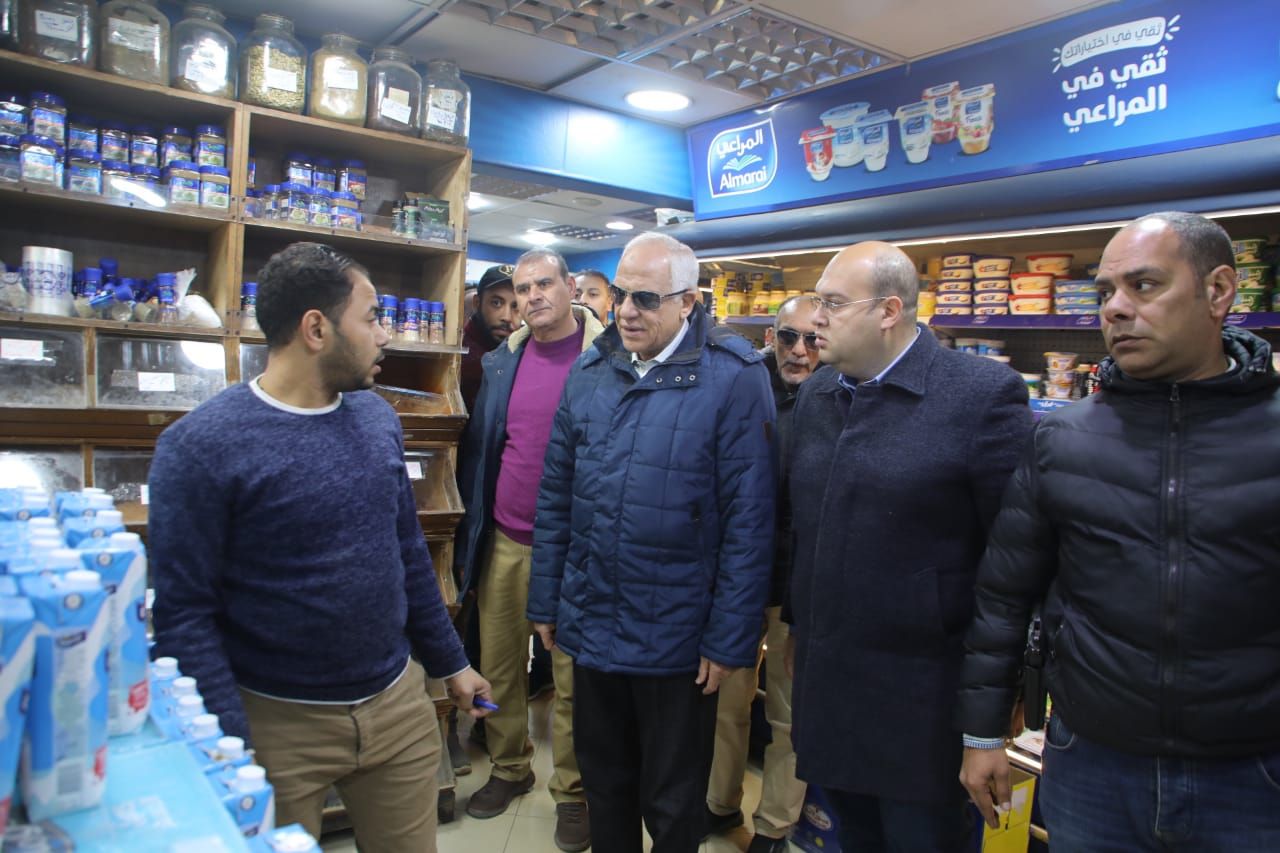 محافظ الجيزة يكلف المحليات بالتوسع فى إقامة المعارض لبيع السلع بأسعار مخفضة