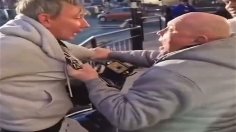 "سحلهم على الارض".. رجل يعتدي على زوجين بالشارع- والسبب غير متوقع