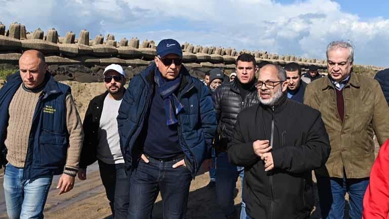 وزير الري يتفقد أعمال الحماية بمصب النيل فرع رشيد "حائط رشيد البحري"