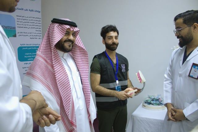 "قافلة طب الأسنان" تقدّم خدماتها المتكاملة لمنسوبي تطوير المناطق الجبلية بجازان