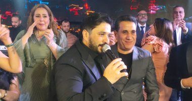 أحمد شيبة ومصطفى حجاج يغنيان فى حفل زفاف ابنة عصام كاريكا.. صور