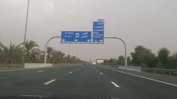 إغلاق جزئي على طريق أبوظبي-العين وتحويل دوار