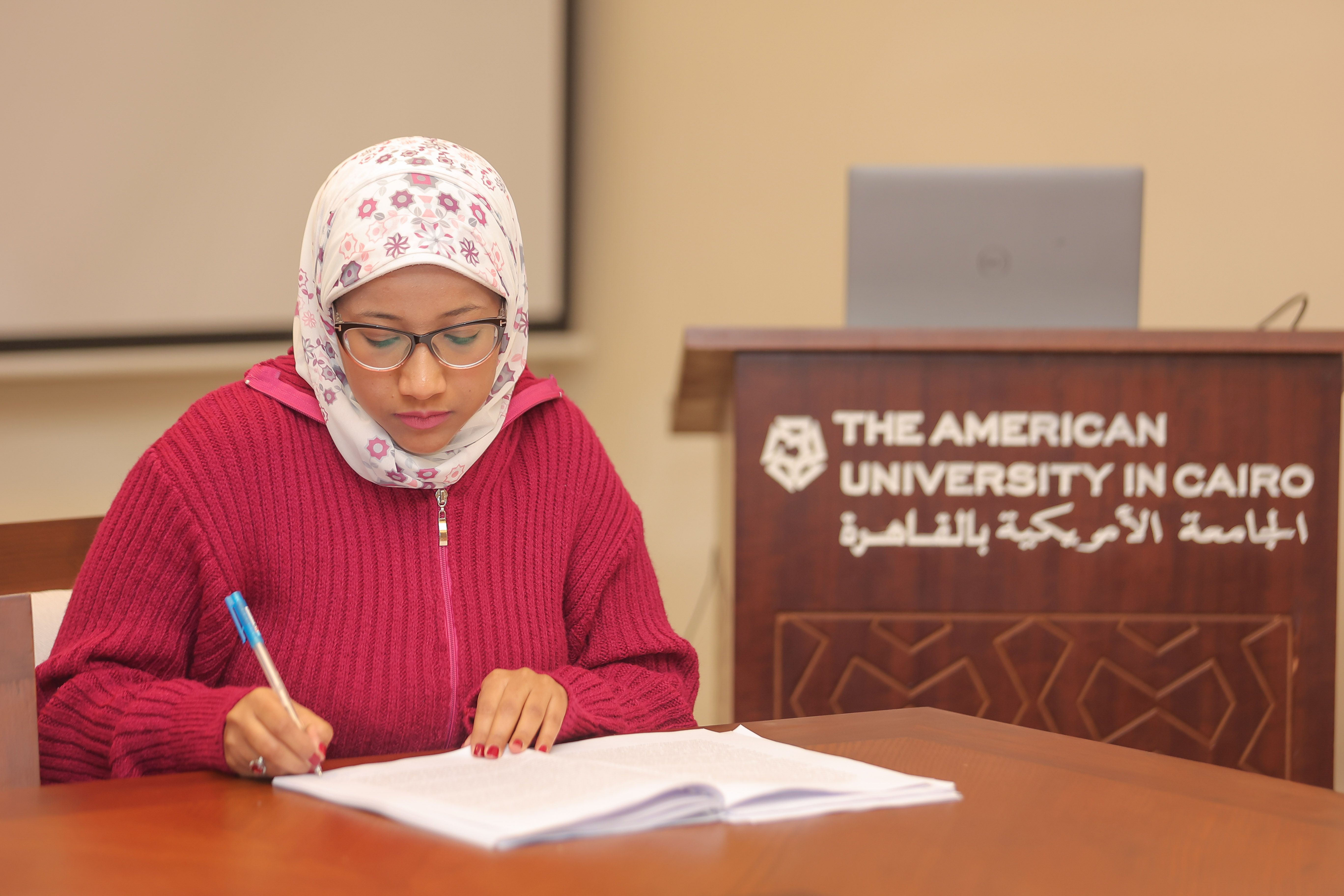 أميرة شحاتة تحصل على الماجستير فى سياسات الإعلام بالجامعة الأمريكية