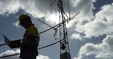 سجن وغرامة 100 ألف جنيه عقوبة التعدى على شبكات الاتصالات.. بالقانون