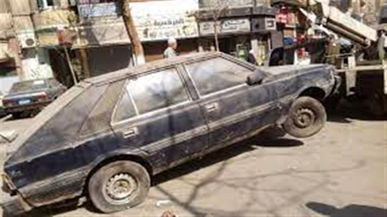 رفع 46 سيارة ودراجة نارية متروكة ومتهالكة من الشوارع