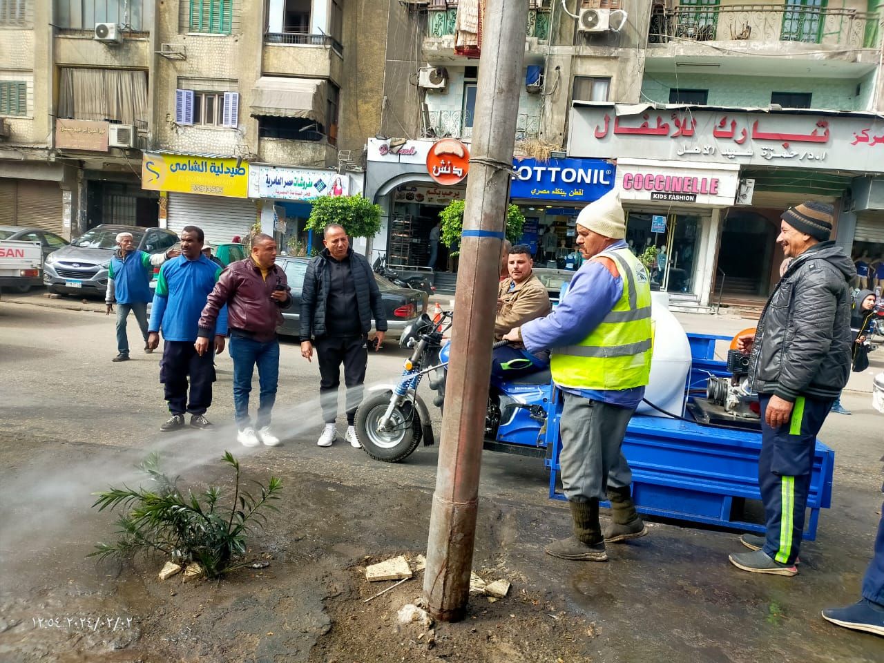 رئيس هيئة النظافة يتفقد أعمال كنس وغسيل الشوارع بالسيدة زينب.. صور