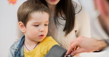 ارتفاع ضغط الدم عند الأطفال.. أسباب وأعراض شائعة ونصائح صحية