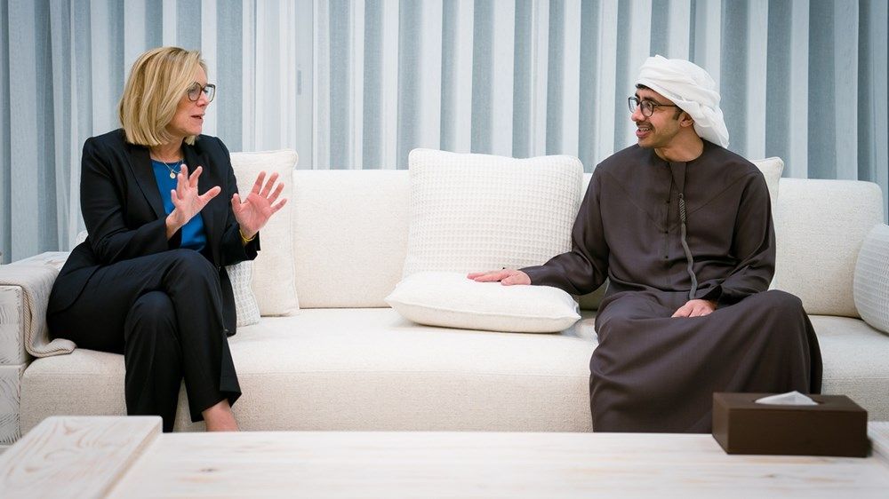 عبدالله بن زايد وسيغريد كاج يبحثان تعزيز الدعم الإنساني للشعب الفلسطيني