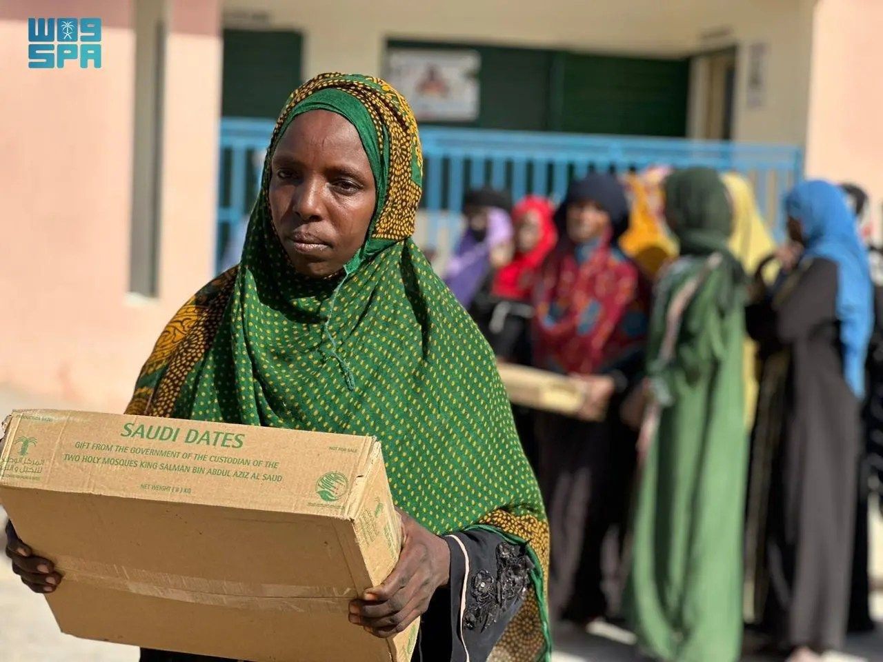 السعودية | مركز الملك سلمان للإغاثة يوزع 8.875 كرتون تمر في مدينة أنجمينا بجمهورية تشاد