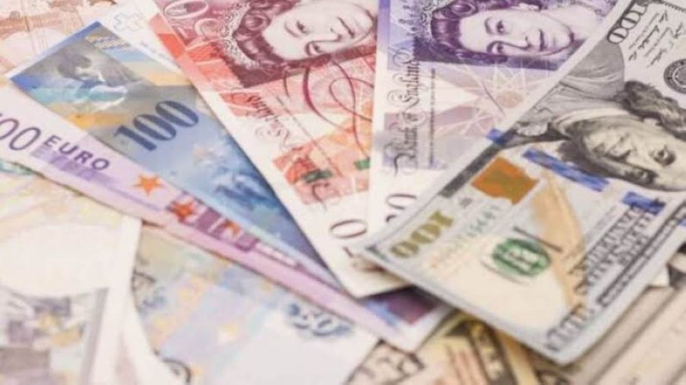 الإسترليني يرتفع مقابل الدولار وينخفض أمام اليورو
