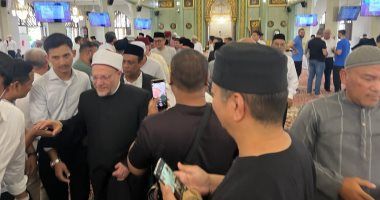 مفتي الجمهورية يؤمُّ المصلين فى صلاة الجمعة بمسجد "السلطان" بسنغافورة