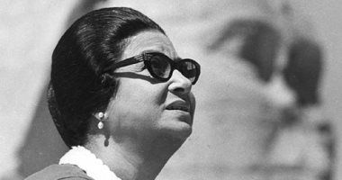 ذكرى وفاة أم كلثوم.. اعرف المرض الذى تسبب بارتدائها نظارة سوداء ومنديل فى يدها