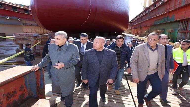 وزير النقل ورئيس هيئة قناة السويس يتفقدان مشروعات تطوير ميناء بورتوفيق