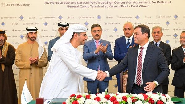 «موانئ أبوظبي» تبرم اتفاقية امتياز جديدة مع «صندوق ميناء كراتشي» لتطوير محطة للبضائع