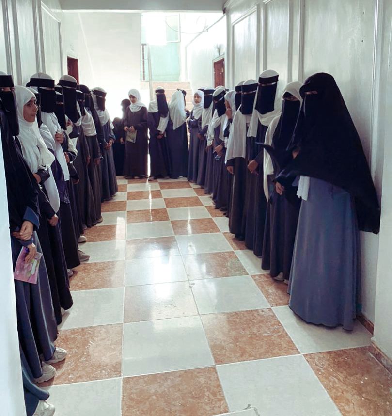 طالبات ثانوية بلقيس في زيارة لمعهد العلوم والتكنولوجيا التطبيقي التابع لجامعة العلوم والتكنولوجيا بالمهرة